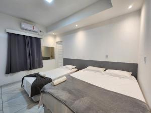 Eco House Gaivota - Cond Ville Portal das Dunas客房内的一张或多张床位