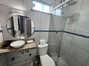 Eco House Gaivota - Cond Ville Portal das Dunas的一间浴室