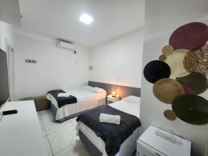 Eco House Gaivota - Cond Ville Portal das Dunas客房内的一张或多张床位