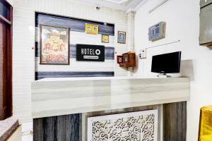 TV a/nebo společenská místnost v ubytování Super Hotel O Paharganj Chuna Mandi near Railway Station