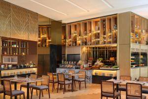 Lounge nebo bar v ubytování Sheraton Kuching Hotel