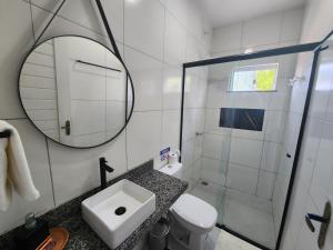 Eco House Gaivota - Cond Ville Portal das Dunas的一间浴室