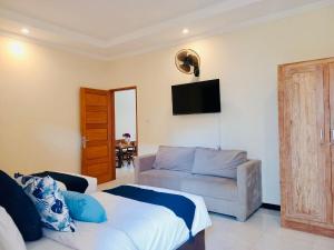 Μια τηλεόραση ή/και κέντρο ψυχαγωγίας στο Shine villa sanur 2