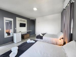 Eco House Gaivota - Cond Ville Portal das Dunas客房内的一张或多张床位