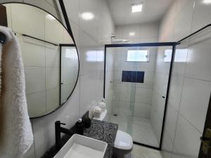 Eco House Gaivota - Cond Ville Portal das Dunas的一间浴室