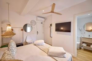 Postel nebo postele na pokoji v ubytování INNER Hostal Es Molí