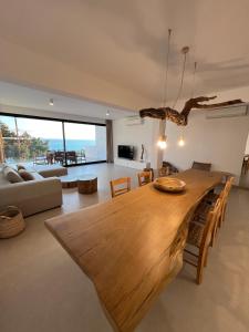 Μια τηλεόραση ή/και κέντρο ψυχαγωγίας στο Apartments-M4 +65 φωτογραφίες