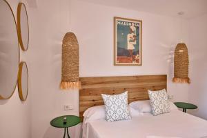 Postel nebo postele na pokoji v ubytování INNER Hostal Es Molí