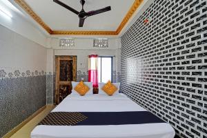Katil atau katil-katil dalam bilik di Hotel O SRI RAM GUEST HOUSE