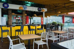 Restaurace v ubytování Hotel Sentral Seaview @ ​Beachfront