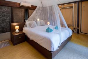 Postel nebo postele na pokoji v ubytování Anurak Community Lodge - SHA Plus