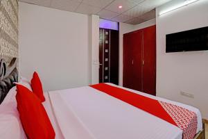 TV a/nebo společenská místnost v ubytování Hotel O Royal Dream