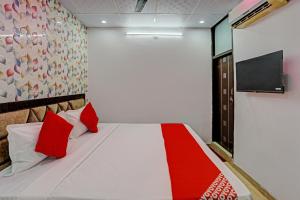 TV a/nebo společenská místnost v ubytování Hotel O Royal Dream