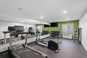 Fitness centrum a/nebo fitness zařízení v ubytování Spark by Hilton Killeen