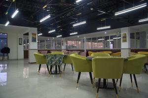 TV a/nebo společenská místnost v ubytování Xenious Micro, Dharamshala