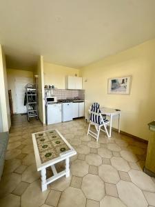 Kuchyň nebo kuchyňský kout v ubytování Appartement vue mer à Ile Rousse