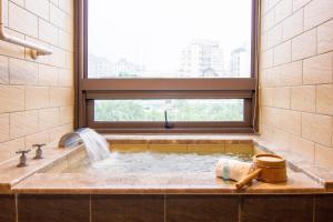 Ένα μπάνιο στο Kilin Hotel, JiaoXi