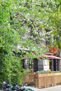a group of bikes parked in front of a building at Dak Han Mansion Guangzhou in Guangzhou +229 photos