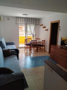 a living room with a couch and a table at Apartamento Maru's in Oropesa del Mar