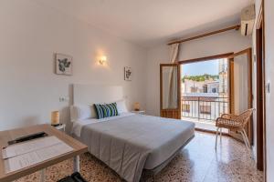 Кровать или кровати в номере Hotel Buigues