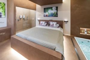 A bed or beds in a room at Luxury Suite