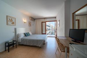Кровать или кровати в номере Hotel Buigues