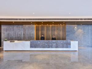 Khu vực ghế ngồi tại 上海虹桥枢纽国展中心桔子水晶酒店