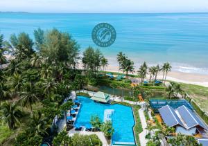 Bazén v ubytování Grand Mercure Khao Lak Bangsak nebo v jeho okolí