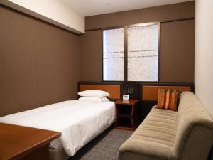 Postel nebo postele na pokoji v ubytování Hearton Hotel Kita Umeda