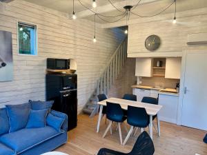 a living room with a blue couch and a table at Superbe logement 5 personnes Chalet 4 in Banassac