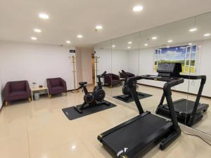 Fitness centrum a/nebo fitness zařízení v ubytování Chongqing Milky Way Hotel