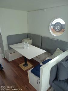 Afbeelding uit fotogalerij van The houseboat Astrid in Sölvesborg