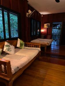 Ένα ή περισσότερα κρεβάτια σε δωμάτιο στο HomeandHomestay Chiang Kham