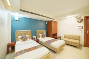Ένα ή περισσότερα κρεβάτια σε δωμάτιο στο FabHotel Pleasure Inn - Near DB Mall