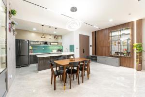 Dapur atau dapur kecil di Midtown Premium Apartments