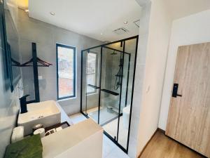 Koupelna v ubytování Siguniangshan Town Tingshan Wild Luxury B&B + 37 fotografií