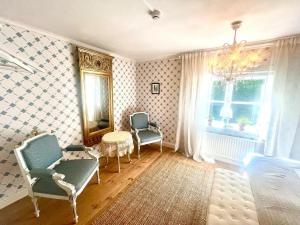 Posezení v ubytování Lövstabruks Värdshus och Brukshotellet Änkehuset