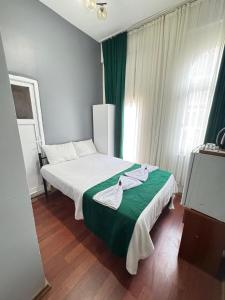 Postel nebo postele na pokoji v ubytování Taksim Plaza Suite