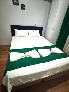 Postel nebo postele na pokoji v ubytování Taksim Plaza Suite