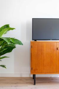 Televízia a/alebo spoločenská miestnosť v ubytovaní Vieux Port : Le Pavillon