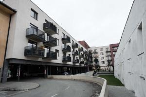 an empty street in front of a building at Bastion New Apartment with Parking in Košice