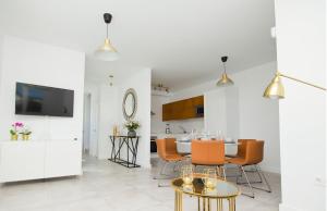 a kitchen and dining room with a table and chairs at Casa Carann - By AZ Rentals in Uga