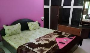 Postel nebo postele na pokoji v ubytování Roxy Hotel - Near New Digha Beach