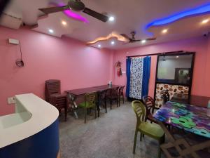 Posezení v ubytování Roxy Hotel - Near New Digha Beach