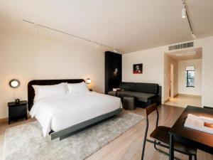 Postel nebo postele na pokoji v ubytování Hotel Le Mount Suit Inn