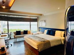 Postel nebo postele na pokoji v ubytování Hotel Le Mount Suit Inn
