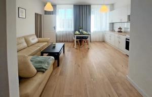 O bucătărie sau chicinetă la 1 Bedroom Amazing Apartment In Koszalin