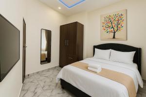 Un pat sau paturi într-o cameră la LaVintage Apartelle
