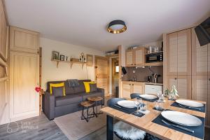 Kuchyň nebo kuchyňský kout v ubytování Cosy studio, idéal détente, rando, VTT et ski