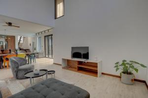 TV a/nebo společenská místnost v ubytování Seaview villa